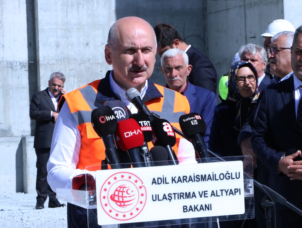 Ulaştırma ve Altyapı Bakanı Adil Karaismailoğlu, Trabzon’da okul açılışında konuştu: