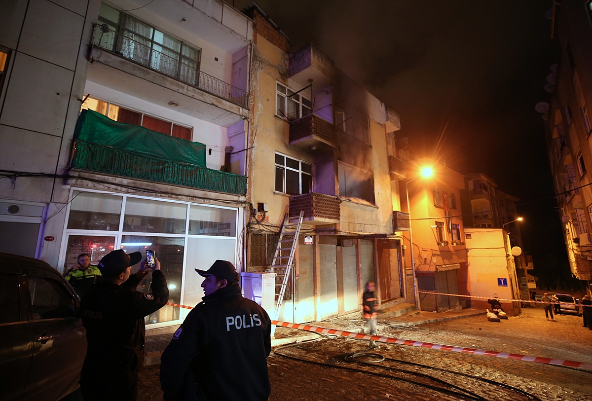 Trabzon’da 2 katlı evde çıkan yangın maddi hasar oluşturdu