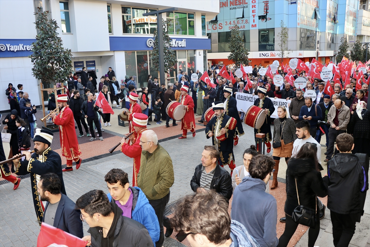 Trabzon’da “Henüz vakit varken ailene sahip çık” yürüyüşü yapıldı