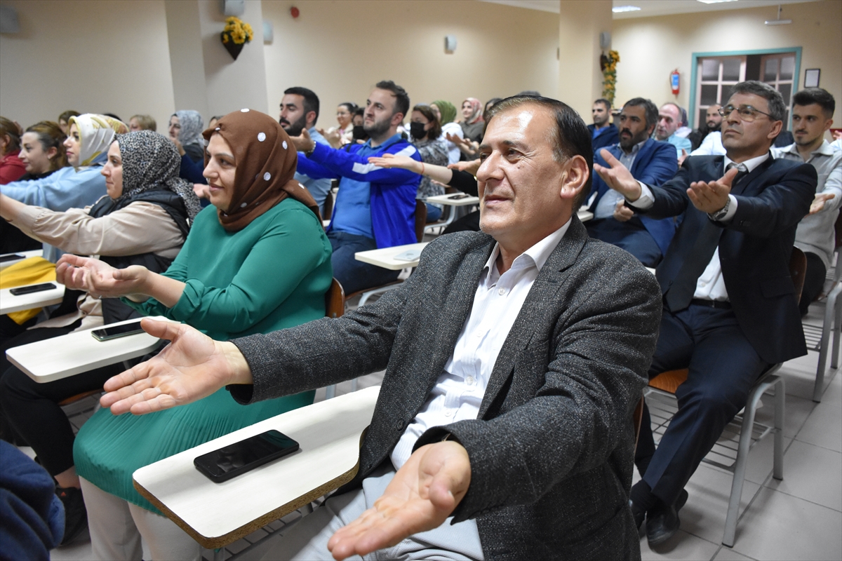 Trabzon Aile ve Sosyal Hizmetler Müdürlüğü personeline kahkaha terapisi uygulandı