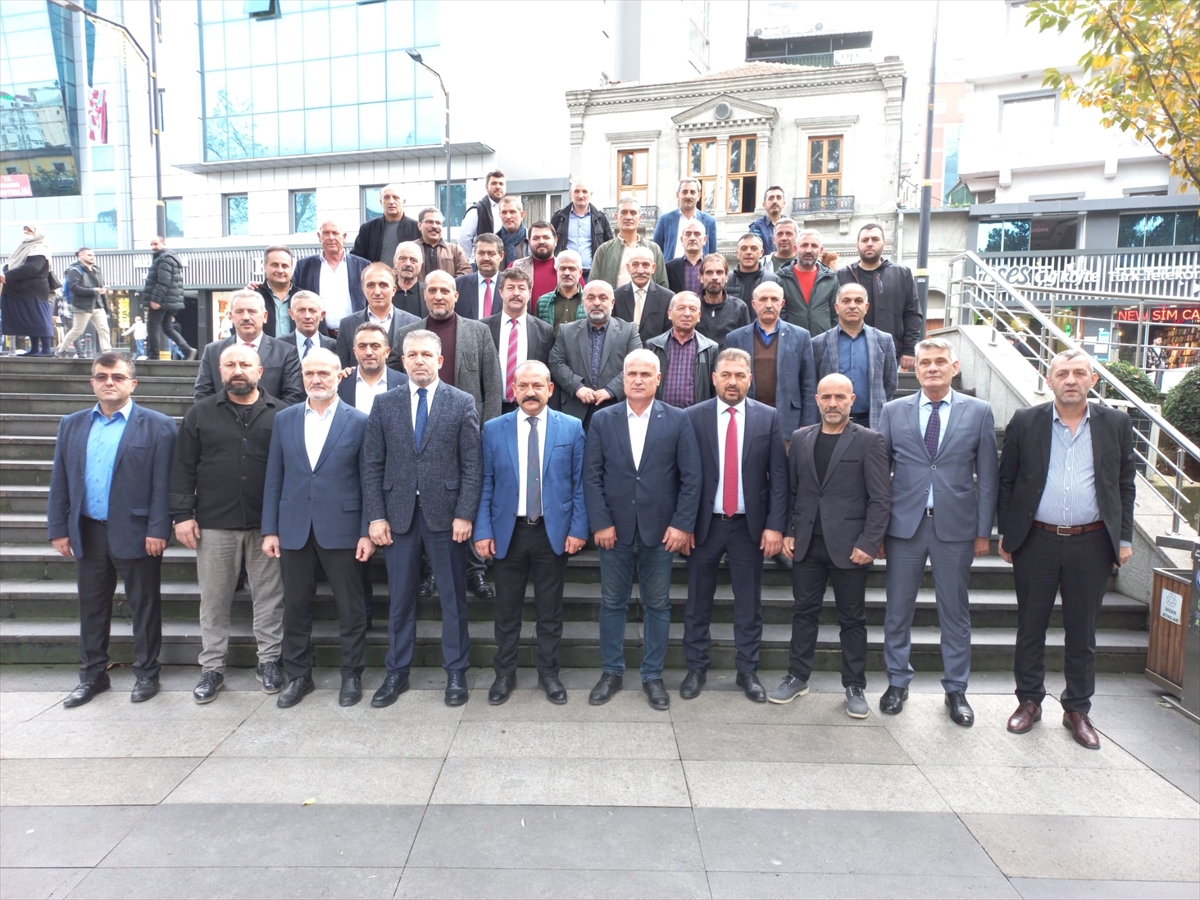 Trabzon’daki bazı STK başkanları ve muhtarlar, CHP’li Özel’in açıklamalarına tepki gösterdi