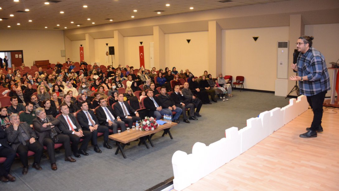 “Çocuğumu Dinliyorum” konulu eğitim