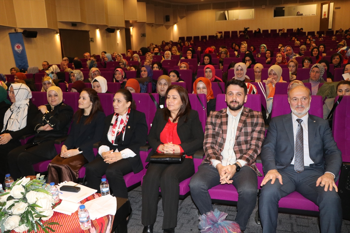 Trabzon’da “AK Parti Siyaset Akademisi Kadın” programı