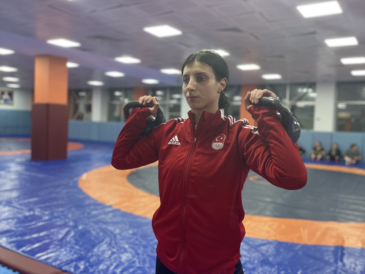 Zorlukları “tuş” eden milli güreşçi Özge Fındıkçı, yeni dereceler peşinde