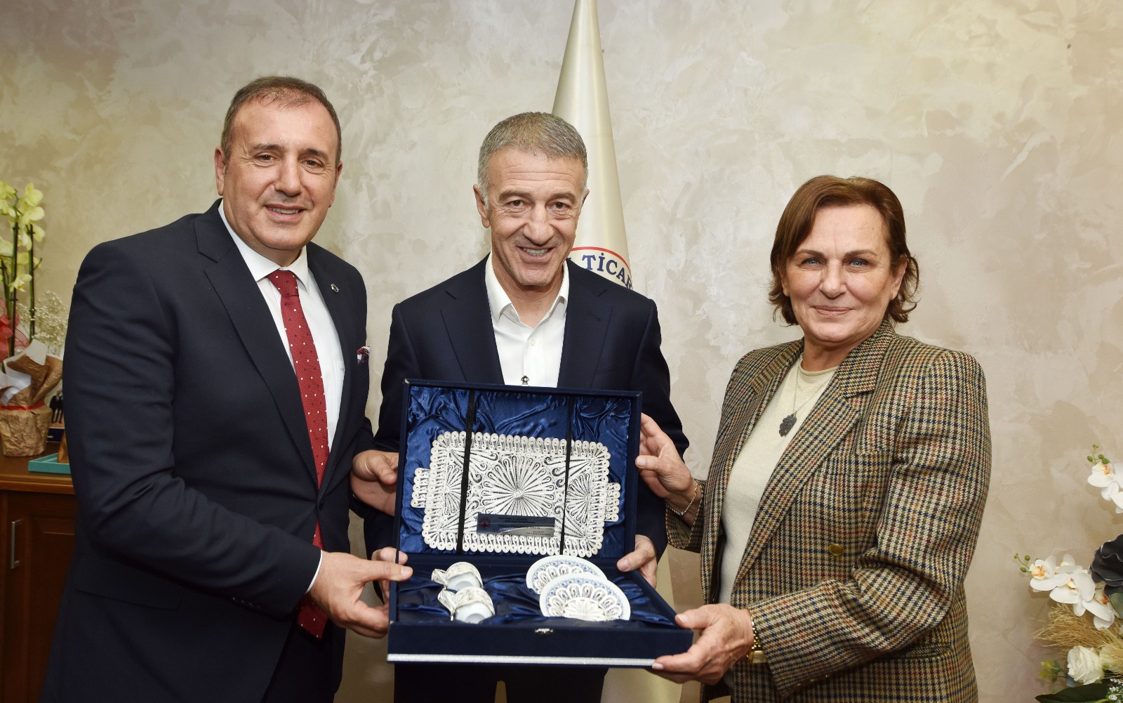 Trabzonspor Başkanı Ağaoğlu TTSO’yu ziyaret etti