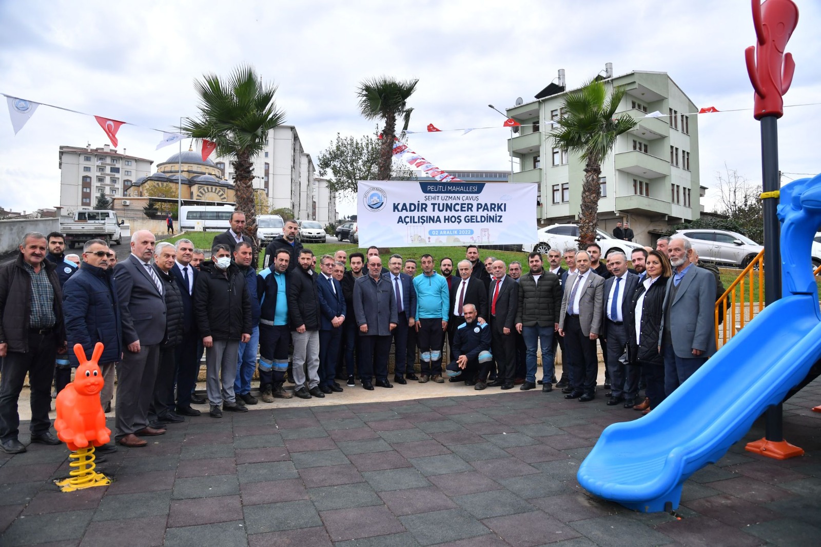 İki mahalle parkı hizmete açıldı