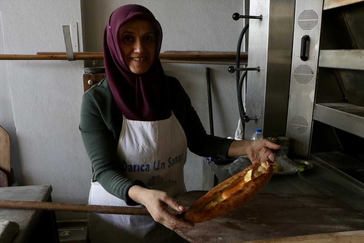 Eşi rahatsızlanınca fırının başına geçen kadın işin ustası oldu