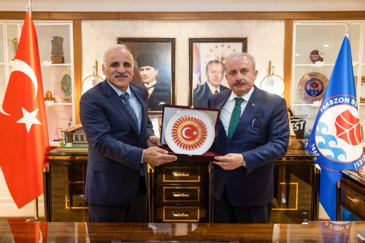 TBMM Başkanı Mustafa Şentop, Trabzon Büyükşehir Belediyesini ziyaret etti