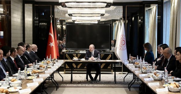 Sanayi ve Teknoloji Bakanı Varank, Macaristan’da Türk iş insanlarıyla görüştü