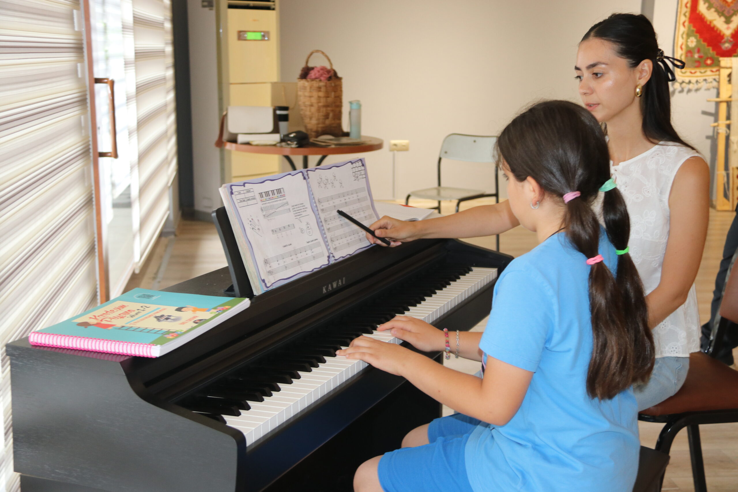 Akçaabat Belediyesi Sanat Kurslarıyla Gençlere Işık Tutuyor