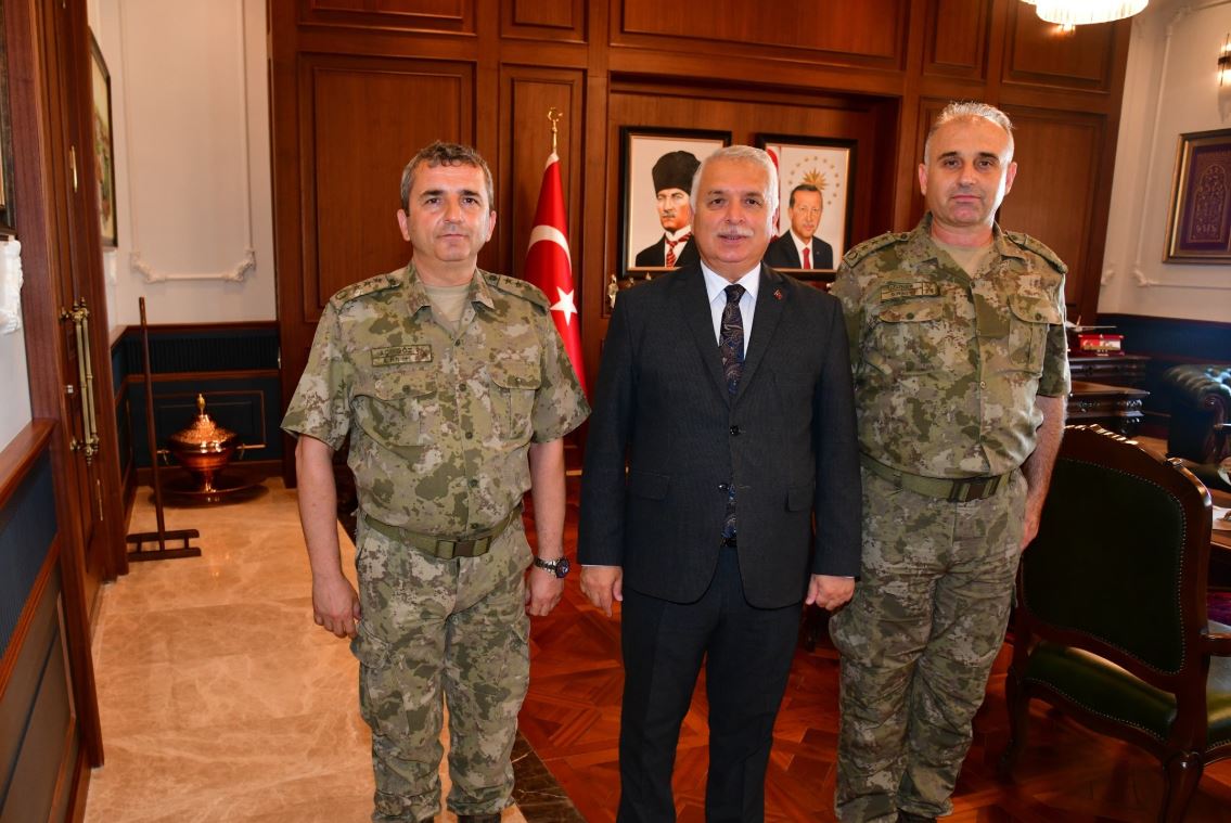 Vali Yıldırım Komutanları Kabul Etti
