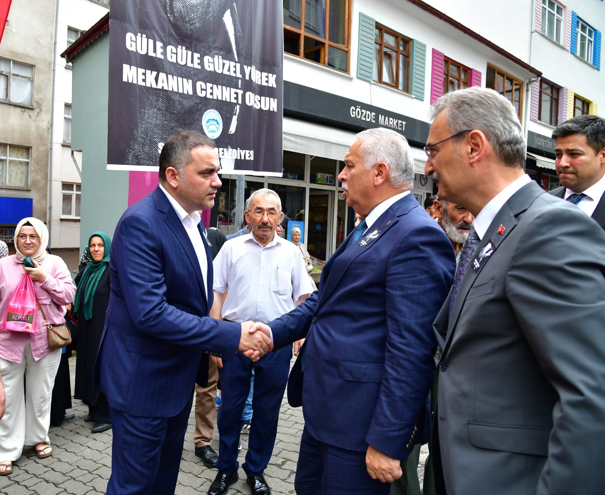 Vali Aziz Yıldırım, Bakan Mustafa Demir’in Cenaze Törenine Katıldı