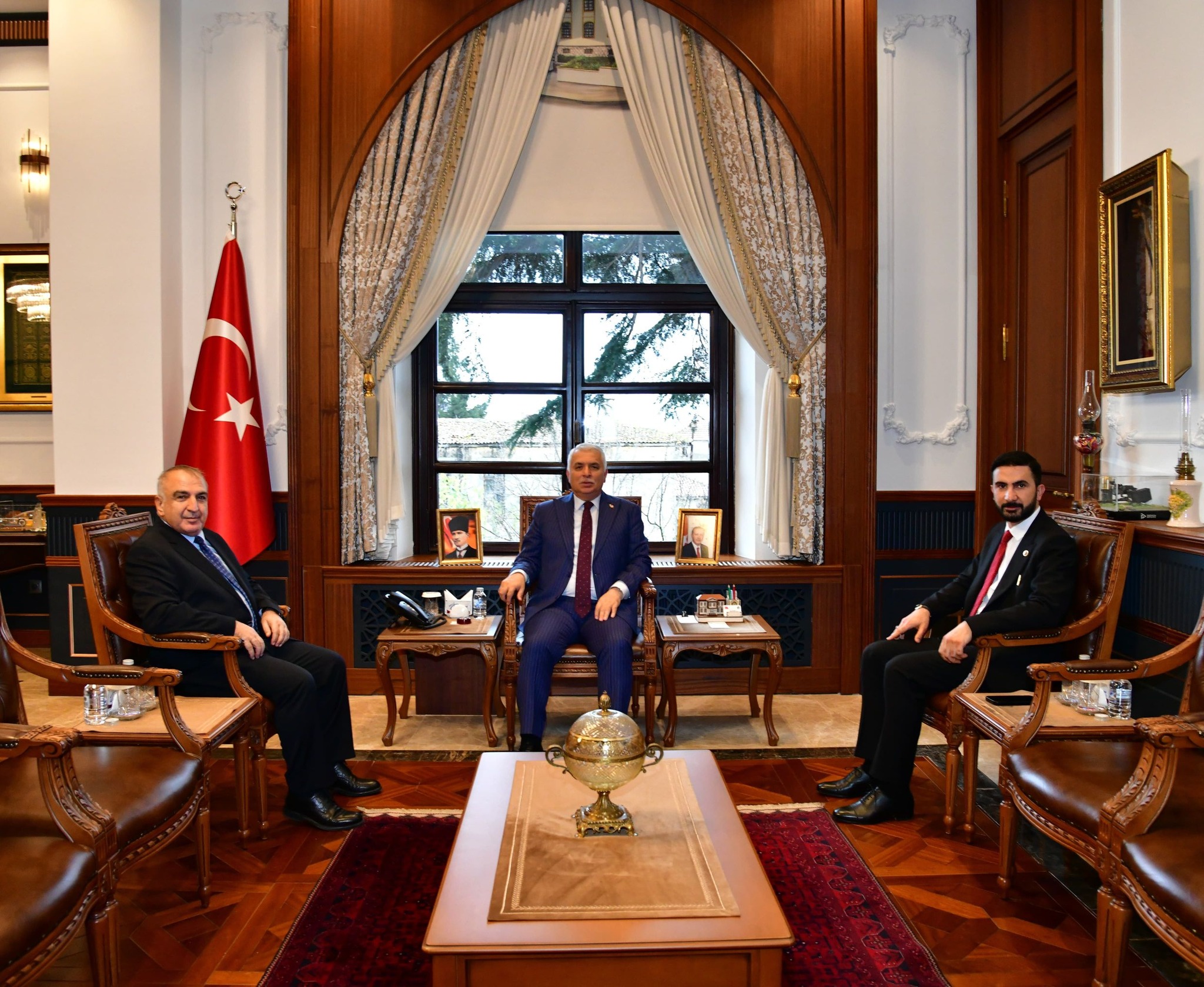 Vali Aziz Yıldırım, Önemli Konuklarını Makamında Ağırladı