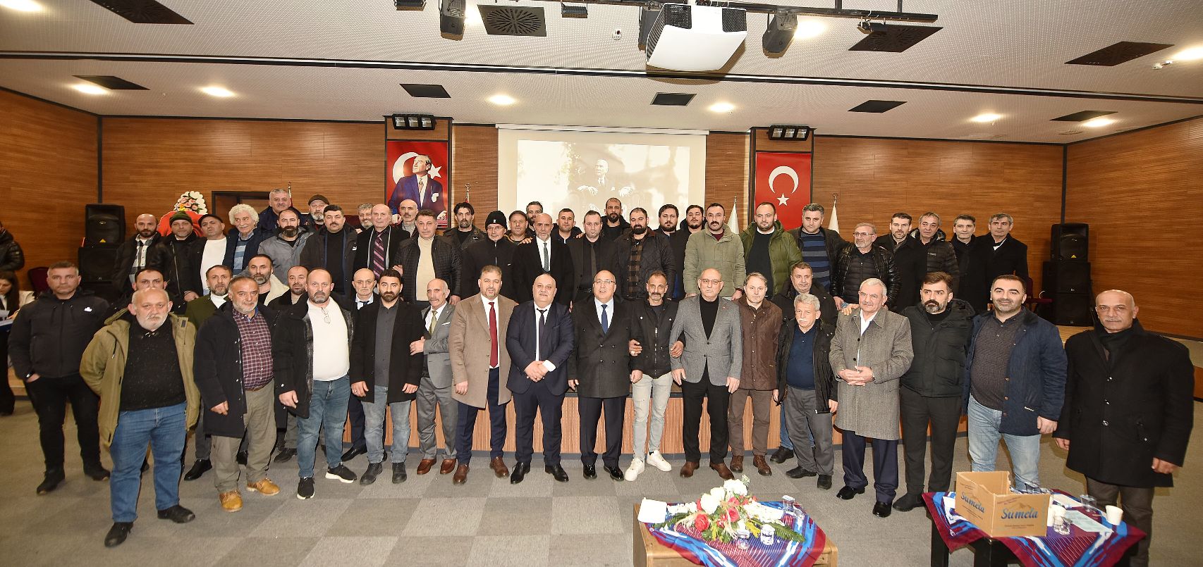 Trabzon Seyyar Semt Pazarcılar Esnaf Odasında Gökmen Emirzeoğlu yeniden başkan seçildi