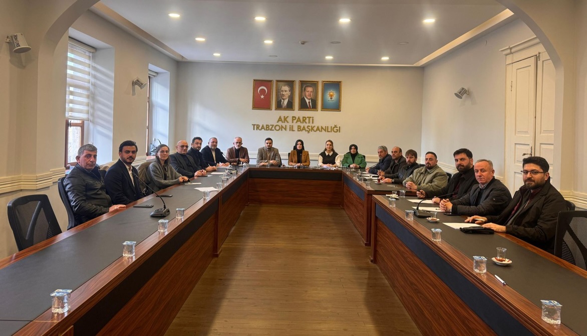 AK Parti Trabzon İl Başkanlığı’nda Seçim İşleri Toplantısı Yapıldı