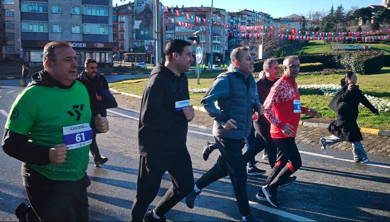 Başkan Çelebi, Trabzon Yarı Maratonunun startı öncesi düzenlenen etkinliğe katıldı