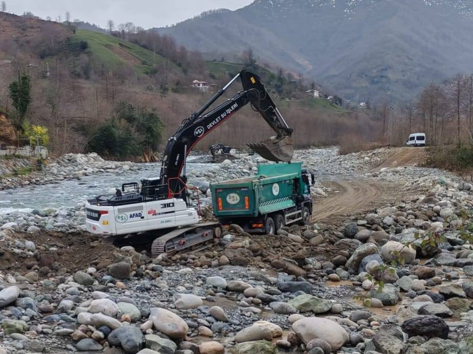 Yomra Taşdelen’de Dere Islahı Çalışmaları Sürüyor