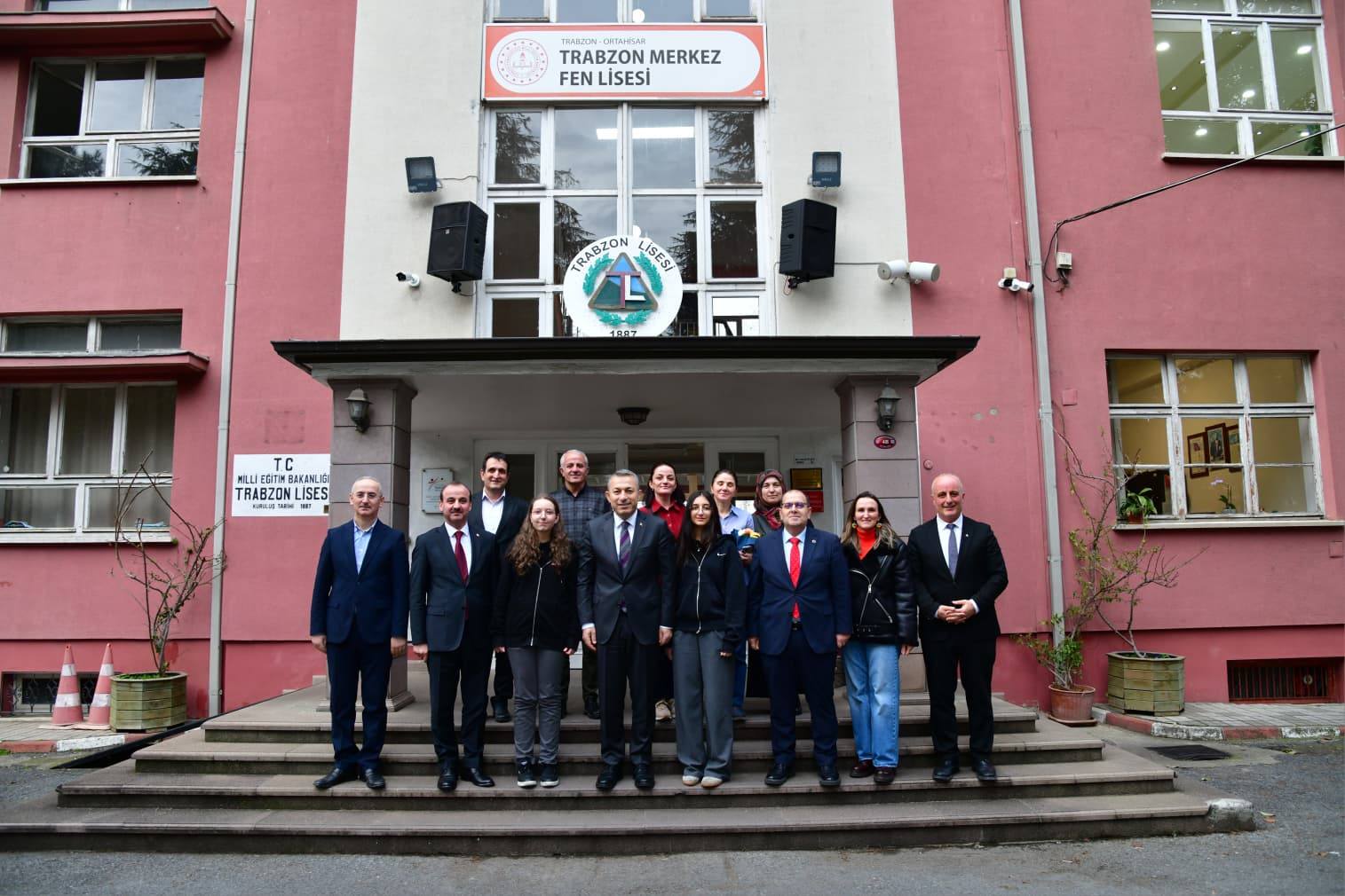 Trabzon Valisi Tahir Şahin, Öğrencilerle İftarda Buluştu