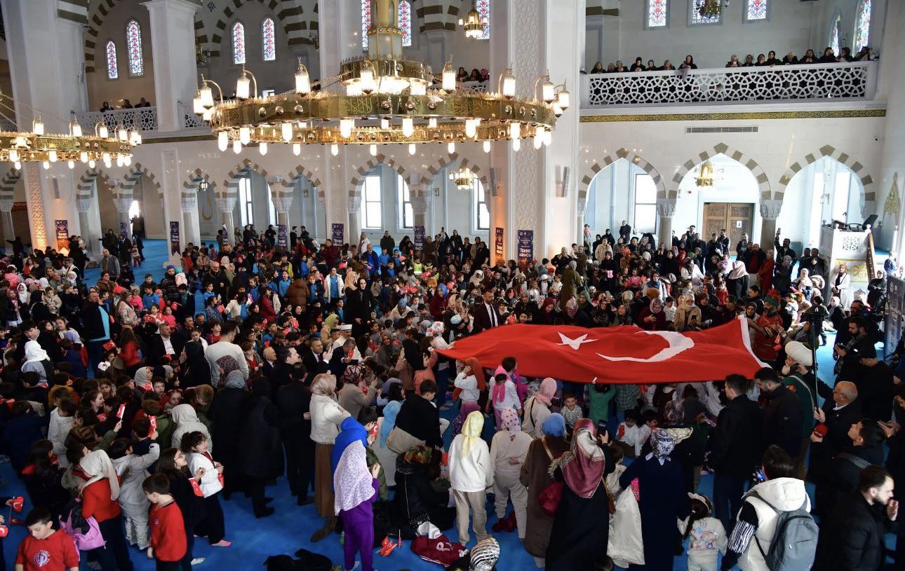 Hanife Hatun Camii’nde 2500 Çocukla Tekne Orucu Etkinliği