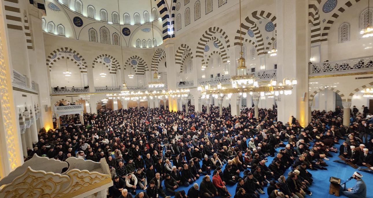 Kadir Gecesi Hanife Hatun Camii’nde İdrak Edildi