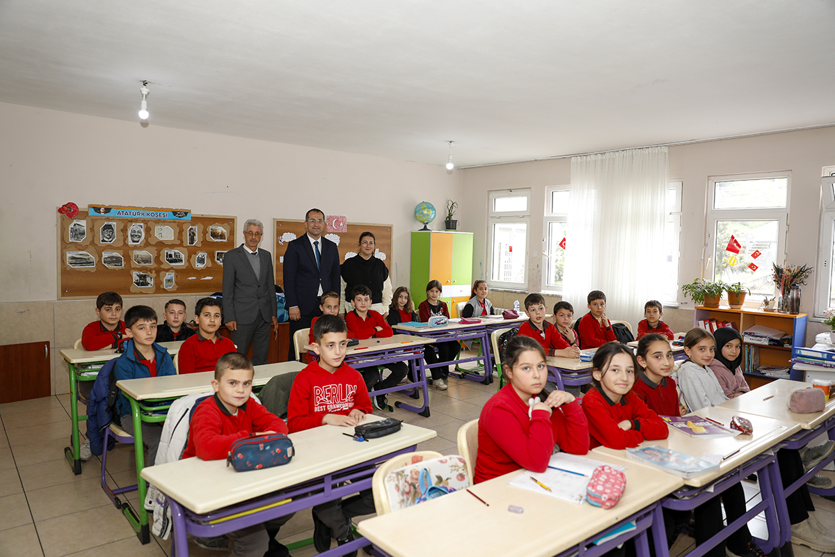 Başkan Ekim, okul ziyaretlerine devam ediyor