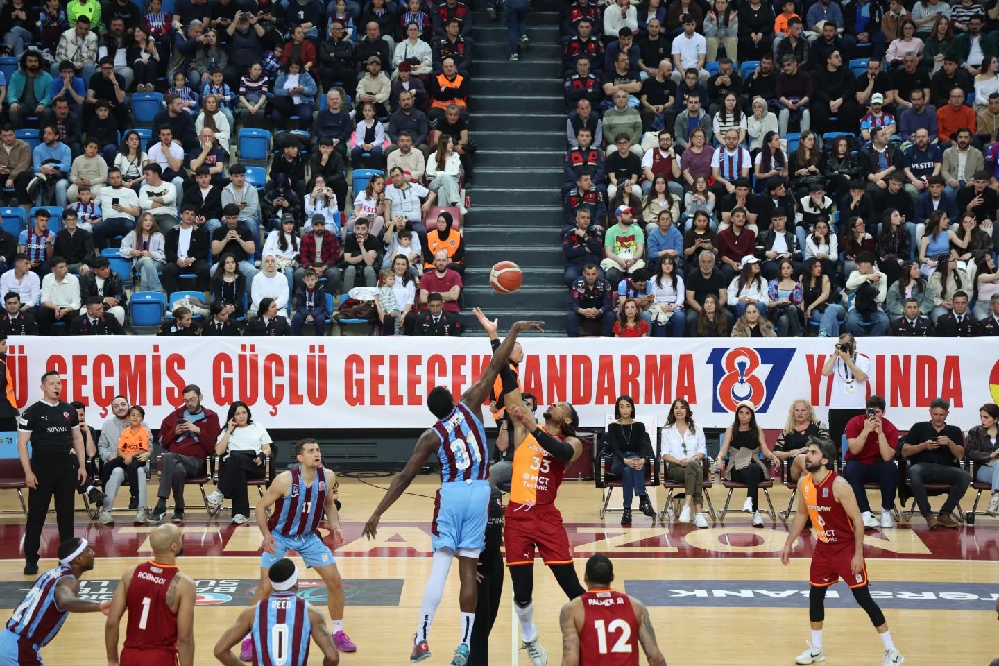 Trabzonspor’dan Galatasaray’a Karşı Net Galibiyet: 79-69