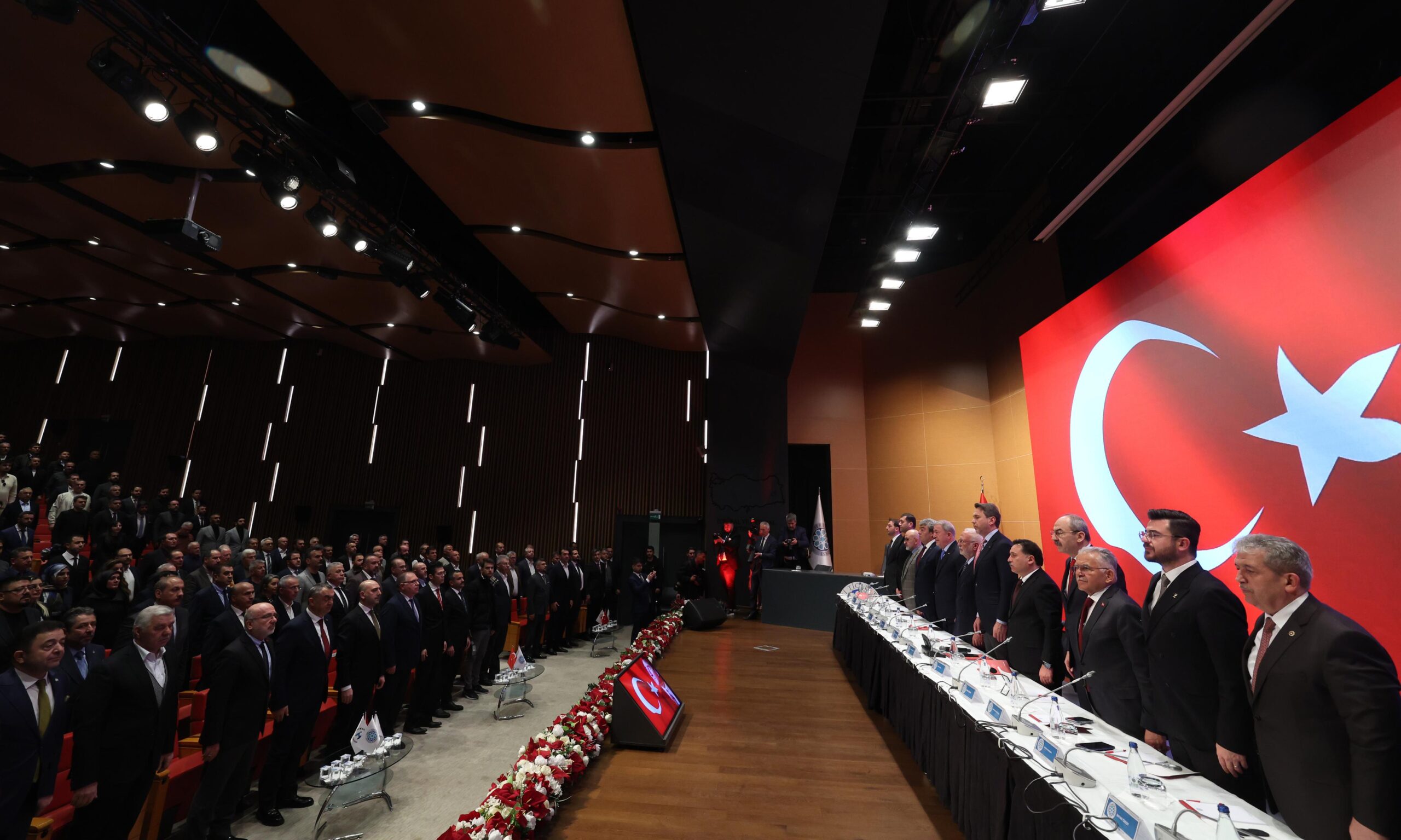Türkiye’nin Uzun Dönemli Yeni Enerji Mimarisi Üzerinde Çalışıyoruz