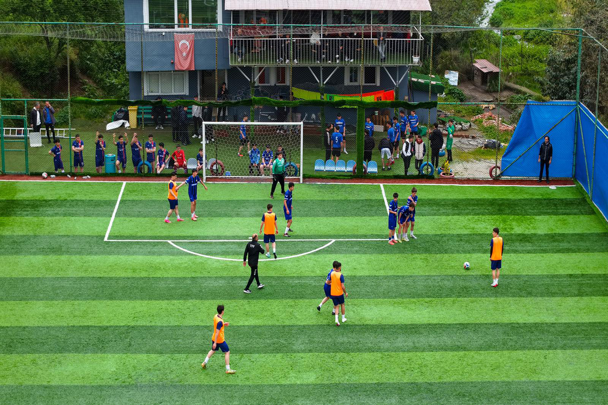 Akçaabat’ta 19 Mayıs Coşkusu: Liseler Arası Futbol Turnuvası Başladı