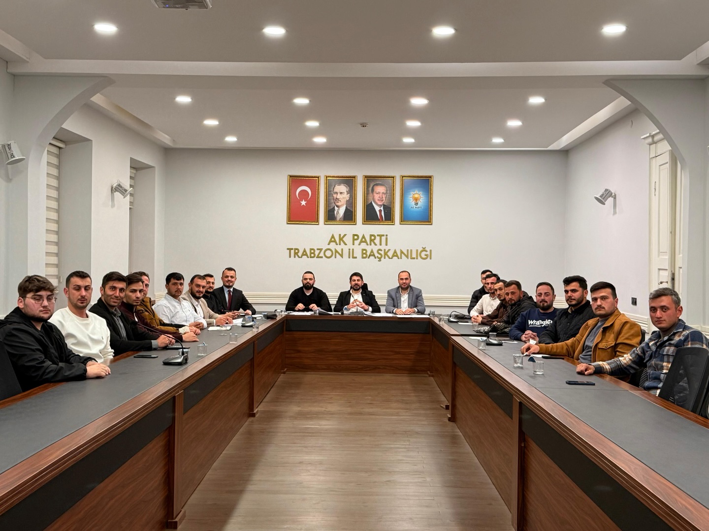 AK Parti Trabzon Gençlik Kolları İlçe Başkanları Toplantısı Gerçekleştirildi