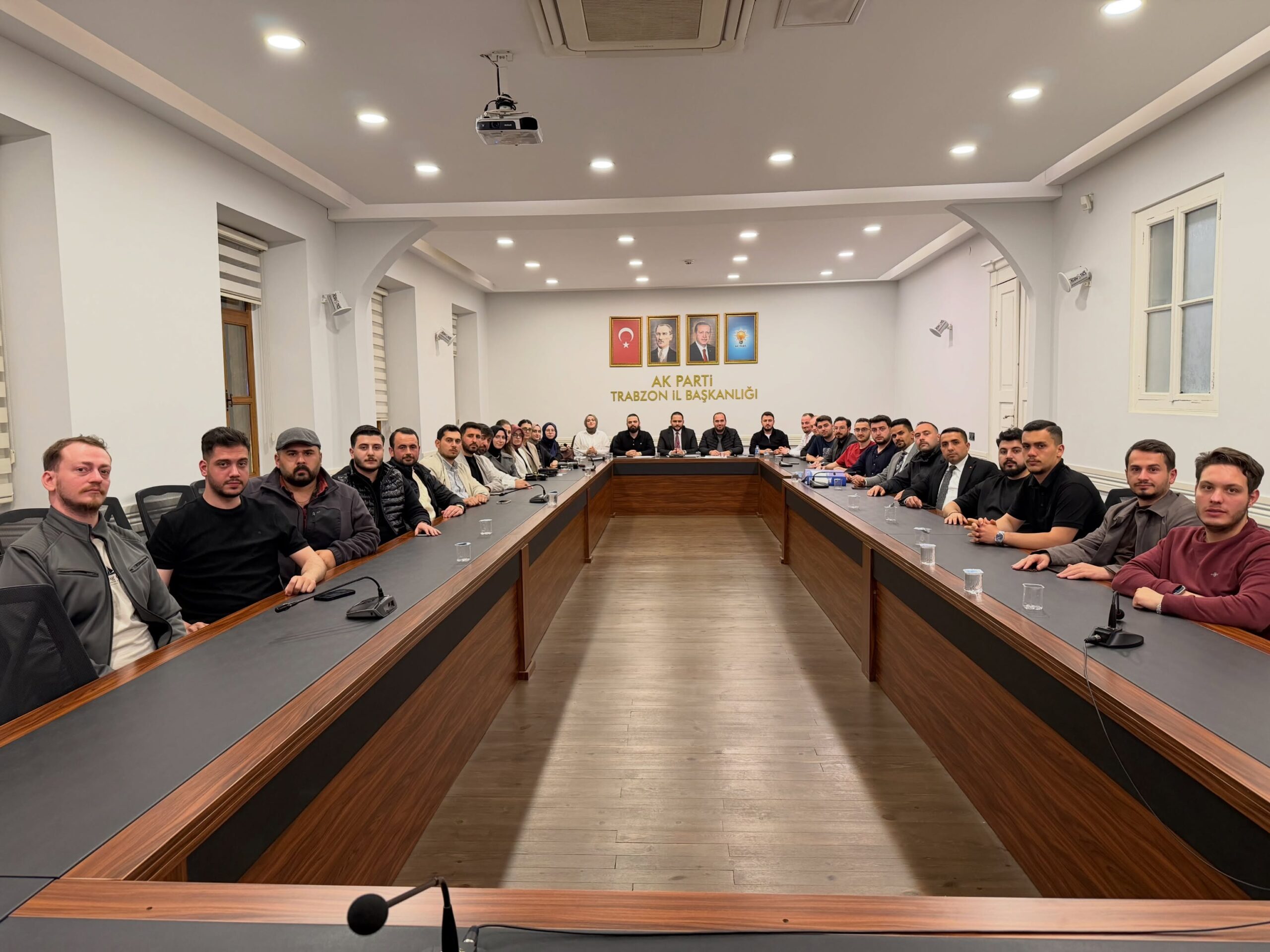 AK Parti Trabzon İl Başkanlığı Haftalık Yürütme Kurulu Toplantısını Gerçekleştirdi