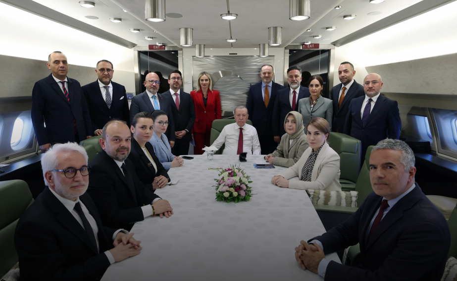 Cumhurbaşkanı Erdoğan, Kazakistan dönüşü uçakta gazetecilerin sorularını yanıtladı