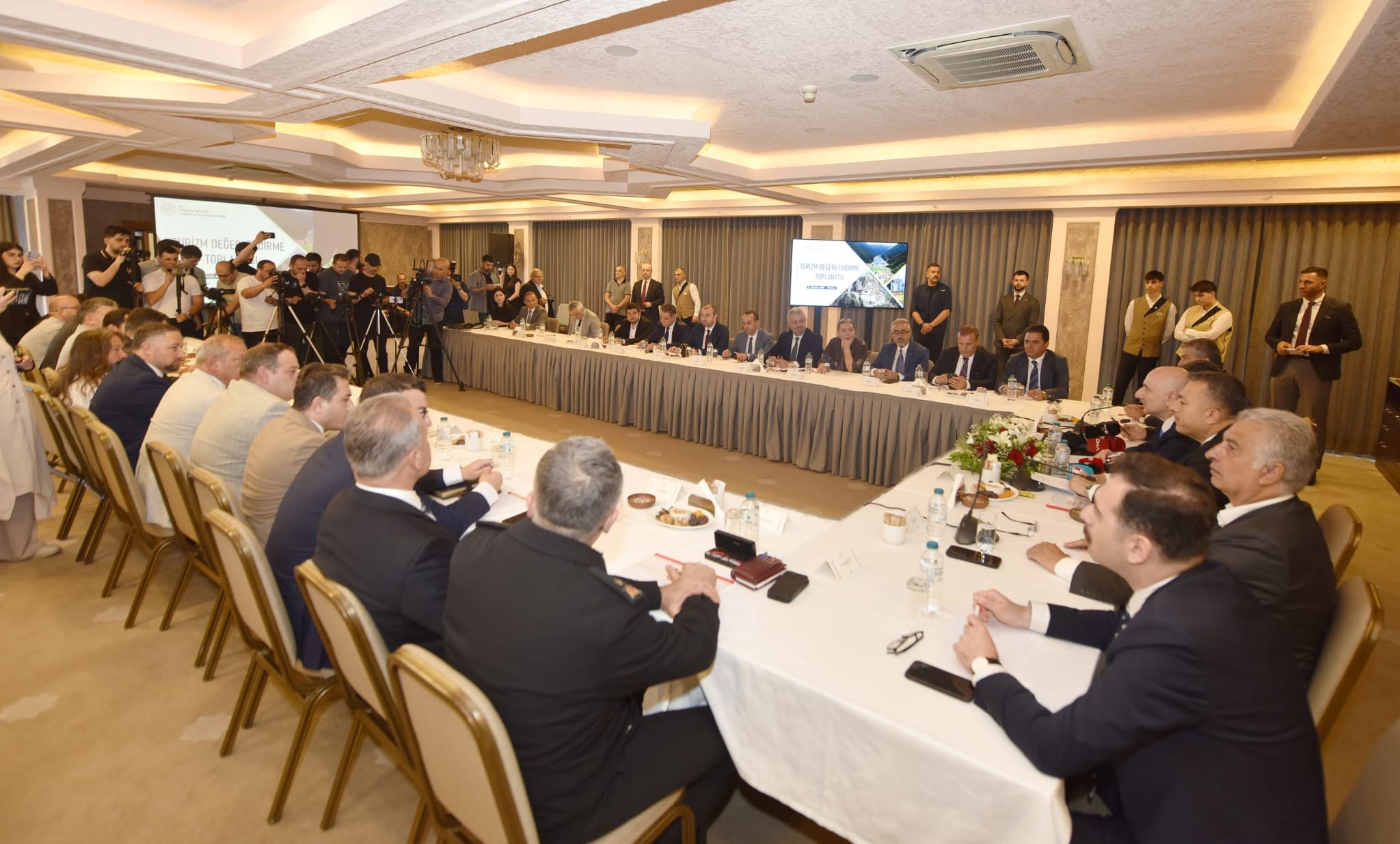 Başkan Kara Turizm Değerlendirme toplantısına katıldı