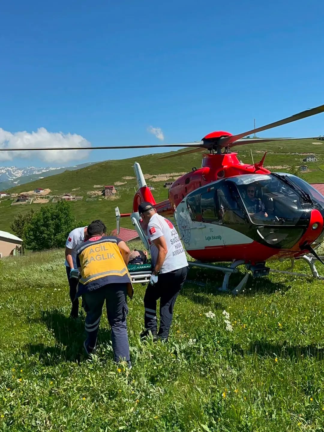 Sultan Murat Yaylası’nda Hastaya Hava Ambulansı ile Hızlı Müdahale
