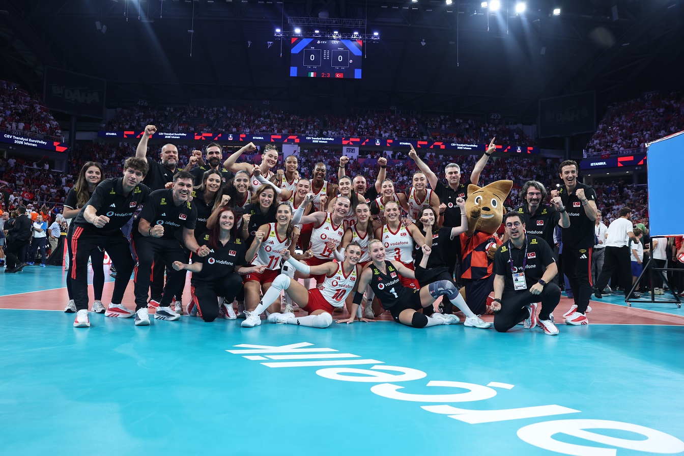Avrupa şampiyonu olan A Millî Kadın Voleybol Takımını tebrik mesajları