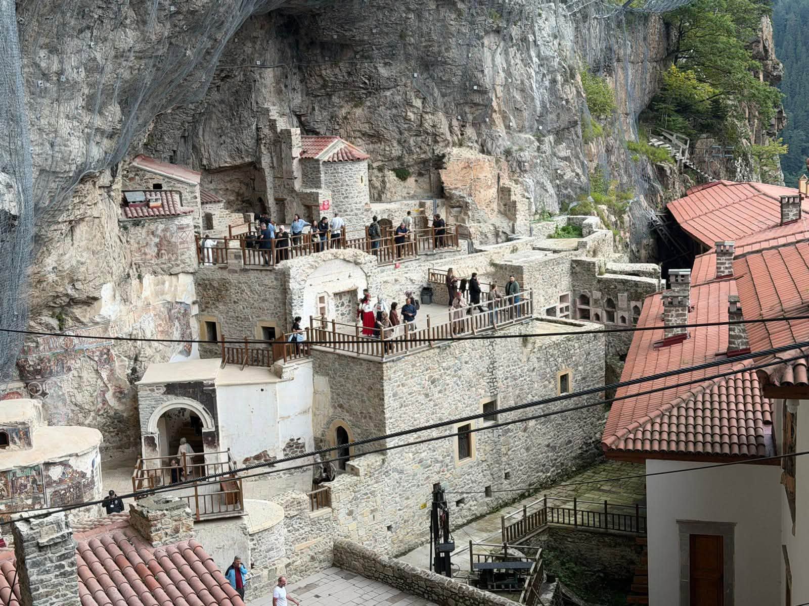 Sümela Manastırı’nda Ziyaretçi Rekoru: 520 Bin Kişi Ulaştı