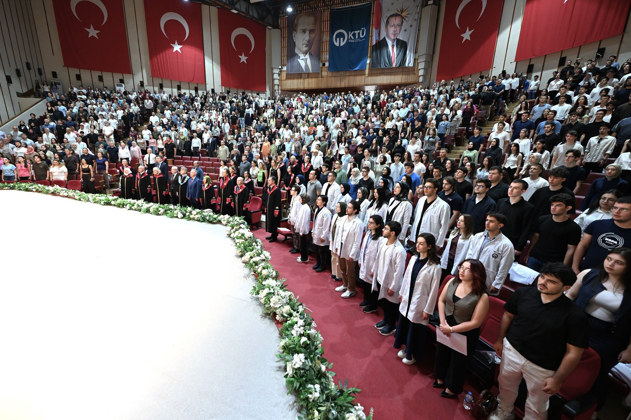KTÜ Tıp Fakültesi Öğrencileri Beyaz Önlüklerini Giydi