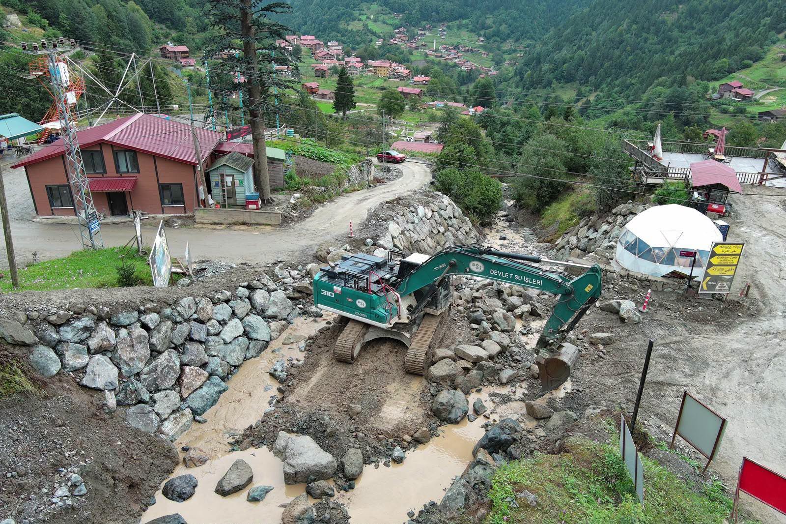 Uzungöl’de Sağanak Sonrası Çalışmalar Sürüyor
