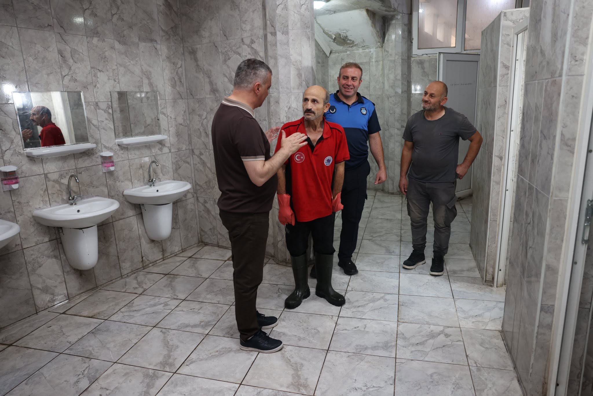 Yomra’da Cami ve Ortak Kullanım Alanlarında Temizlik Seferberliği
