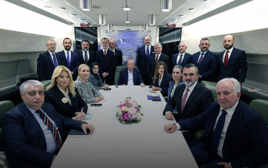 Cumhurbaşkanı Erdoğan, Kırgızistan dönüşü gazetecilerin sorularını yanıtladı