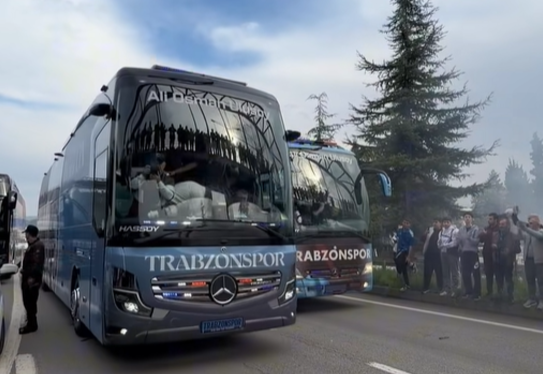 Vakfıkebir’de Trabzonspor’a Meşaleli Uğurlama!